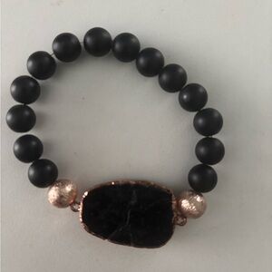 Kinsley Armelle Black and Gold Stone Bracelet